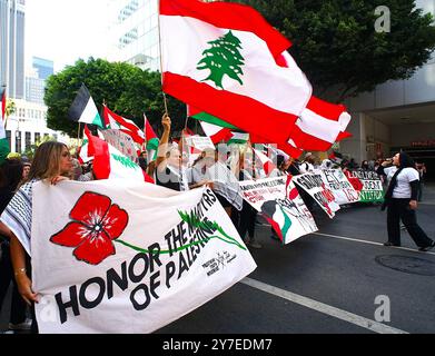 29. September 2024, Hands Off Lebanon, Los Angeles, California Pershing Square, Demonstrationen fanden in verschiedenen US-Städten statt, darunter New York City und Washington, D.C., Los Angeles, CA, wo Demonstranten ein Ende der US-Militärunterstützung für Israel forderten. Sie trugen Banner mit Botschaften wie „Hände weg vom Libanon jetzt“ und „kein Krieg zwischen den USA und Israel gegen den Libanon“. Stockfoto