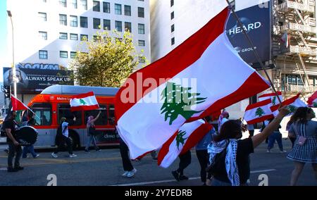 29. September 2024, Hands Off Lebanon, Los Angeles, California Pershing Square, Demonstrationen fanden in verschiedenen US-Städten statt, darunter New York City und Washington, D.C., Los Angeles, CA, wo Demonstranten ein Ende der US-Militärunterstützung für Israel forderten. Sie trugen Banner mit Botschaften wie „Hände weg vom Libanon jetzt“ und „kein Krieg zwischen den USA und Israel gegen den Libanon“. Stockfoto