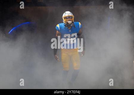 Los Angeles, Kalifornien, USA. September 2024. Los Angeles Chargers Safety Alohi Gilman #32 wird vor einem Fußballspiel der NFL gegen die Kansas City Chiefs im SoFi Stadium am Samstag, den 17. August 2024, in Inglewood vorgestellt. Calif. (Credit Image: © Ringo Chiu/ZUMA Press Wire) NUR REDAKTIONELLE VERWENDUNG! Nicht für kommerzielle ZWECKE! Quelle: ZUMA Press, Inc./Alamy Live News Stockfoto