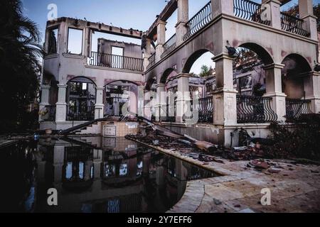 Davis Island, Florida, USA. September 2024. Das Wohnhaus auf Davis Island erlitt katastrophale Brandschäden als Folge einer Rekordsturmflut, die durch den HURRIKAN HELENE verursacht wurde. Es wurde berichtet, dass der Eigentümer des Hauses eine TESLA besaß. (Kreditbild: © Dave Decker/ZUMA Press Wire) NUR REDAKTIONELLE VERWENDUNG! Nicht für kommerzielle ZWECKE! Stockfoto