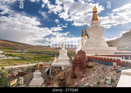 Stupa Sakya Kloster in Shigatse Tibet China, Sonnenuntergang Himmel Stockfoto