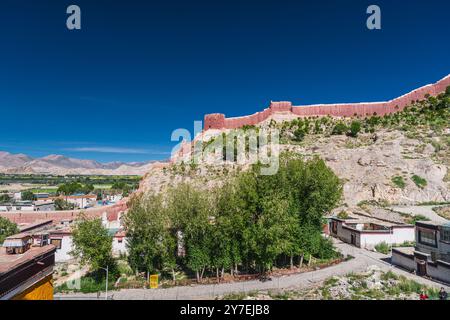 Blick auf das Kloster Gyangze Palkor (Baiju-Tempel). Genommen auf dem Gyangtse (Gyangze) von Tibet. Stockfoto