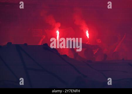 Lissabon, Portugal. September 2024. Fan von SL Benfica beim Spiel der Liga Portugal zwischen den Teams von SL Benfica und der CD Santa Clara im Estadio da Luz. Finale Partitur; SL Benfica 4:1 CD Santa Clara Credit: SOPA Images Limited/Alamy Live News Stockfoto