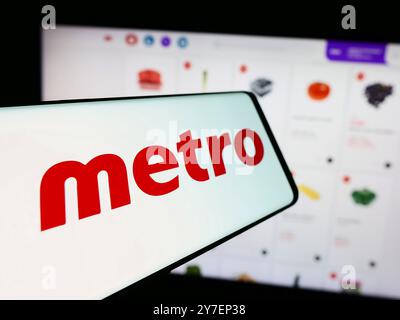 Deutschland. September 2024. In dieser Abbildung ist ein Mobiltelefon mit dem Logo des kanadischen Einzelhandelsunternehmens Metro Inc. Vor der Business-Website zu sehen. Quelle: SOPA Images Limited/Alamy Live News Stockfoto