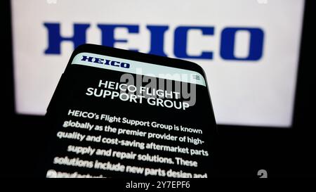 Deutschland. September 2024. In dieser Abbildung ist ein Smartphone mit der Website des US-amerikanischen Luftfahrtunternehmens HEICO Corporation vor dem Geschäftslogo zu sehen. (Credit Image: © Timon Schneider/SOPA Images via ZUMA Press Wire) NUR REDAKTIONELLE VERWENDUNG! Nicht für kommerzielle ZWECKE! Stockfoto