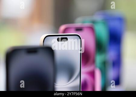 Tokio, Japan. September 2024. Das neue iPhone 16 wird im Apple Store von Omotesando ausgestellt. Tokio, 27. September 2024. - 20240927 PD20873 Credit: APA-PictureDesk/Alamy Live News Stockfoto