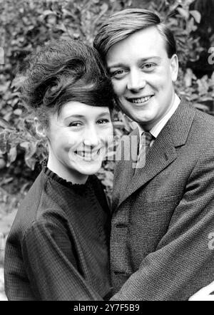 Kenneth Clarke und die Verlobte Gillian Edwards wurden im August 1964 vorgestellt, nachdem sie ihre Verlobung angekündigt hatten Stockfoto