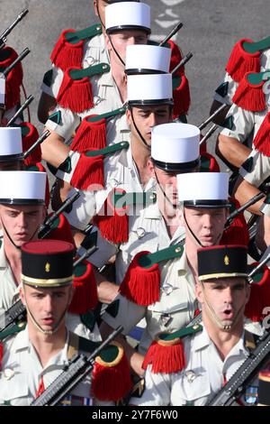 Legionäre des 2. Ausländischen Fallschirmregiments unter der Führung von General Cyrille Youchtchenko feiert am 29. September 2024 im Hafen von Calvi den Heiligen Michel. Korsika, Frankreich. Das 2e REP ist das einzige Luftregiment der französischen Fremdenlegion. Sie wurde Ende 1955 in Algerien gegründet und war in der Nähe der Stadt Calvi auf Korsika stationiert, seit sie Mitte 1967 von der algerischen Bou SFER dorthin zog. Die 2e REP nahm aktiv am Algerienkrieg (1954–62) Teil. 1978 wurde es dank des erfolgreichen Betriebs in Kolwezi weltweit bekannt. Foto von Shootpix/ABACAPRESS. KOM Stockfoto