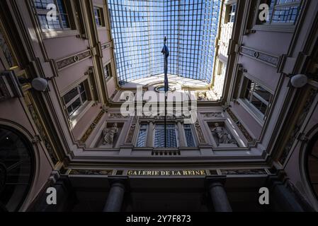 Sonnendurchflutetes Atrium der Galerie de la reine, Teil der Galeries Royales Saint-Hubert - Brüssel, Belgien Stockfoto