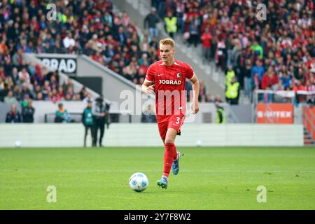 Freiburg, Deutschland. September 2024. Philipp Lienhart (SC Freiburg) beim Spiel der 1. FBL: 24-25:1. FBL: 24-25:5. Sptg. SC Freiburg - FC St. Pauli DFL-VORSCHRIFTEN VERBIETEN DIE VERWENDUNG VON FOTOGRAFIEN ALS BILDSEQUENZEN UND/ODER QUASI-VIDEONann Credit: dpa/Alamy Live News Stockfoto