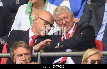 London, Großbritannien. 30. September 2024. **** DATEIFOTO **** 25. Mai 2024 - Manchester City gegen Manchester United gegen FA Cup Finale - Wembley. David Brailsford und Alex Ferguson von Manchester United sind beim Finale des FA Cups dabei. Bildnachweis: Mark Pain/Alamy Live News Stockfoto