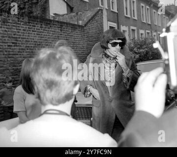 Prinz Stanislas Klossowski de Rowla beschrieb ihn als Entertainer und Freund des Rolling Stones-Gitarristen Brian Jones, auf dem Bild, bevor er heute in der Untersuchungshaft am West London Magistrates Court erschien. Juni 1967 Stockfoto