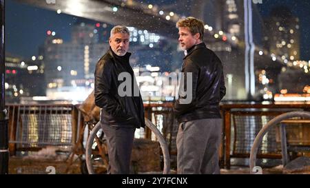 GEORGE CLOONEY und BRAD PITT in WOLFS (2024), Regie führte JON WATTS. Guthaben: PLAN B UNTERHALTUNG/Album Stockfoto