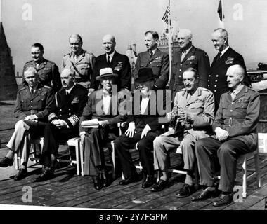Die Konferenz von Quebec – 18. September 1944 – erste Reihe, von links nach rechts: General George C Marshall, Admiral W D Leahy, Franklin D Roosevelt, Winston Churchill, Feldmarschall Sir Alan Brooke und Feldmarschall Sir John Dill. Hintere Reihe, von links nach rechts: Major General Hollis, General Sir Hastings Ismay, Admiral E J King, SAir Charles Portal, General H Arnold und Admiral Sir Andrew Cunningham. Stockfoto