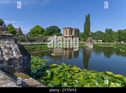 East Pavilion, Stoke Park Pavilions, nahe Stoke Bruerne, Northamptonshire, Vereinigtes Königreich; Überreste eines palladianischen Herrenhauses aus dem 17. Jahrhundert Stockfoto