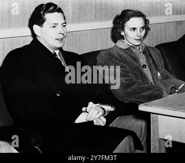 König Michael von Rumänien meldete sich verlobt. König Michael von Rumänien und Prinzessin Anne von Bourbon Parma 2. Dezember 1947 Stockfoto