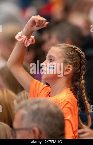 Almere, Nederland. September 2024. ALMERE, NEDERLAND - 28. SEPTEMBER: Fans, Fans beim Freundschaftsspiel zwischen den Niederlanden und Serbien am 28. September 2024 im Topsportcentrum in Almere, Nederland. (Foto von Henk Seppen/Orange Pictures) Credit: Orange Pics BV/Alamy Live News Stockfoto