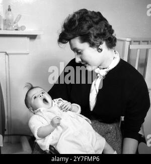 Barbara Murray und die kleine Tochter Stockfoto