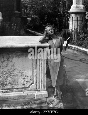 Joan Greenwood (1921–1987), die englische Bühnen- und Filmschauspielerin, die für ihre schöne, Husky-Stimme und ihren schwülen Look berühmt ist. Stockfoto