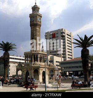 Uhrenturm auf dem Konak-Platz Izmir - Türkei Stockfoto