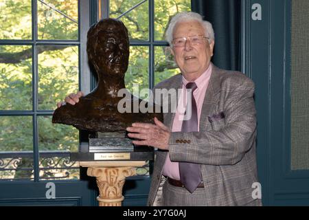 29. SEPTEMBER 2024 Acteur Paul van Gorcum krijgt bronzen borstbeeld in Koninklijke Schouwburg den HAAG, NIEDERLANDE - 29. SEPTEMBER: Paul van Gorcum krijgt bronzen borstbeeld in Koninklijke Schouwburg den Haag am 29. September 2024 in den Haag, Niederlande. Foto: Marcel Koch/BSR Agency 70786907.jpg den Haag Koninklijke Schouwburg den Haag Niederlande Inhalte können nicht direkt oder indirekt über Dritte in den Niederlanden weiterverbreitet werden. Copyright: XBSRxAgencyx Stockfoto