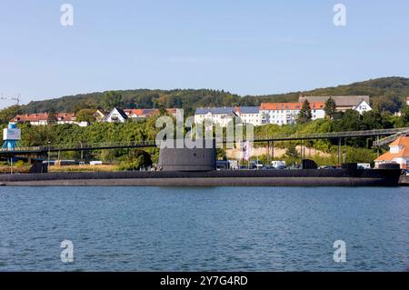 Im Stadthafen von Sassnitz liegt das ausgemusterte britische U-Boot HMS Otus der Oberon Klasse. Es gehört zu den größten nicht nuklearen U- Booten. HMS Otus war 1963 in Dienst gestellt. Es war 28 Jahre im Einsatz. Sassnitz, 29.09.2024 *** das stillgelegte britische U-Boot der Oberon-Klasse HMS Otus liegt im Stadthafen von Sassnitz es ist eines der größten nicht-nuklearen U-Boote HMS Otus wurde 1963 in Dienst gestellt und war 28 Jahre lang in Dienst Sassnitz, 29 09 2024 Foto:XB.xSchubertx/xFuturexImagex otus 4904 Stockfoto