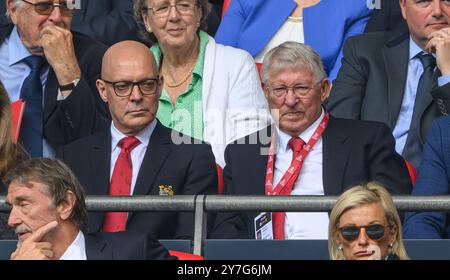 London, Großbritannien. September 2024. **** DATEIFOTO **** 25. Mai 2024 - Manchester City gegen Manchester United gegen FA Cup Finale - Wembley. David Brailsford und Alex Ferguson von Manchester United sind beim Finale des FA Cups dabei. Bildnachweis: Mark Pain/Alamy Live News Stockfoto