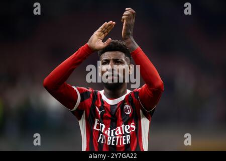 Mailand, Italien. 27. September 2024. Emerson Royal vom AC Milan gibt am Ende des Fußballspiels der Serie A zwischen AC Milan und US Lecce Gesten aus. Quelle: Nicolò Campo/Alamy Live News Stockfoto