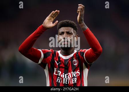 Mailand, Italien. 27. September 2024. Emerson Royal vom AC Milan gibt am Ende des Fußballspiels der Serie A zwischen AC Milan und US Lecce Gesten aus. Quelle: Nicolò Campo/Alamy Live News Stockfoto