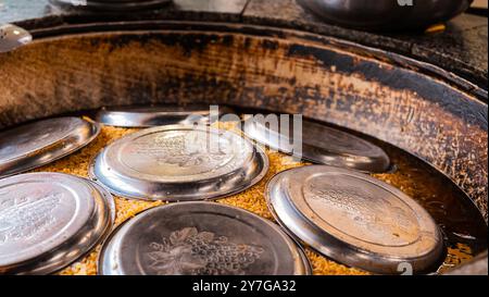 Das Konzept der orientalischen Küche. Verschiedene usbekische Lebensmittel-Sets, Pilaw, samsa, Lagman, Manta, shurpa Central asia Food. Hausgemachte usbekische Pilaw oder Plov von Lam Stockfoto