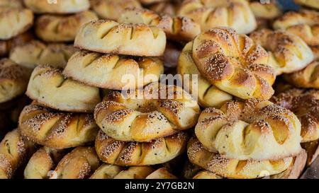 Das Konzept der orientalischen Küche. Verschiedene usbekische Lebensmittel-Sets, Pilaw, samsa, Lagman, Manta, shurpa Central asia Food. Hausgemachte usbekische Pilaw oder Plov von Lam Stockfoto