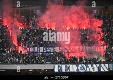 Neapel, Italien. 30. September 2024. Italien, 29. märz 2024: Fans beim italienischen Meisterschaftsspiel der Serie A 2024-2025 zwischen Neapel und Monza im Stadion Maradona, Italien (Felice de Martino/SPP) Credit: SPP Sport Press Photo. /Alamy Live News Stockfoto