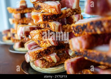 Typisch spanische Torreznos, D'TAPAS, Palamós, Girona, Katalonien, Spanien. Stockfoto