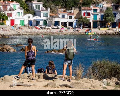 Typische Fischerhäuser, Cala S'Alguer, Palamós, Girona, Katalonien, Spanien. Stockfoto