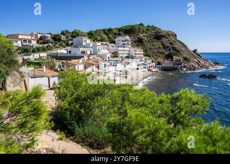 Häuser und Strand von Cala Margarida, Camino de Ronda, Costa Brava, Palamós, Girona, Katalonien, Spanien. Stockfoto