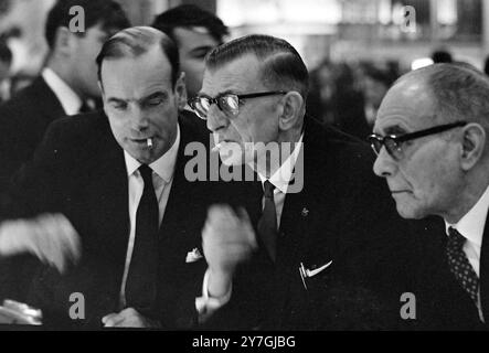 AUTOMOBILAUSSTELLUNG AM EARLS COURT IN LONDON; 28. OKTOBER 1964 Stockfoto