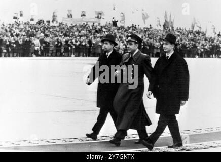 ASTRONAUTENFEIER IN MOSKAU MIT KONSTANTIN FEOKTISTOV, WLADIMIR KOMAROV UND BORIS YEGOROV; 19. OKTOBER 1964 Stockfoto