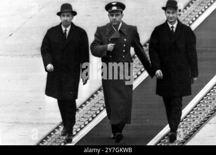 ASTRONAUTENFEIER IN MOSKAU MIT KONSTANTIN FEOKTISTOV, WLADIMIR KOMAROV UND BORIS YEGOROV / ; 19. OKTOBER 1964 Stockfoto