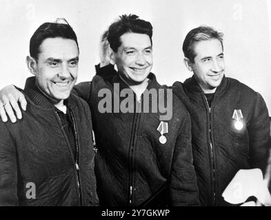 ASTRONAUTENFEIER IN MOSKAU MIT KONSTANTIN FEOKTISTOV, WLADIMIR KOMAROV UND BORIS YEGOROV / ; 19. OKTOBER 1964 Stockfoto