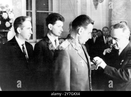 ASTRONAUTENFEIER IN MOSKAU MIT KONSTANTIN FEOKTISTOV, WLADIMIR KOMAROV UND BORIS YEGOROV / ; 19. OKTOBER 1964 Stockfoto