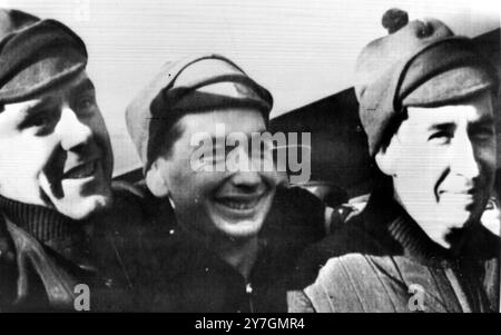 DIE SOWJETISCHEN KOSMONAUTEN DOKTOR BORIS YEGOROV, KONSTANTIN FEOKTISTOV UND WLADIMIR KOMAROV IN MOSKAU / ; 13. OKTOBER 1964 Stockfoto