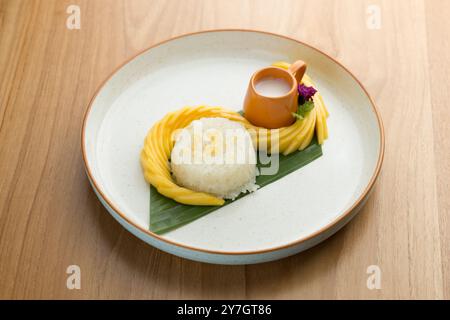 Ich hoffe, diese Beschreibungen entsprechen Ihren Bedürfnissen! Wenn Sie Anpassungen benötigen, lassen Sie es mich wissen. Stockfoto