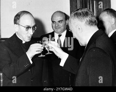 RELIGION CASAROLI MONS AGOSTINO UND UNGAR JOZSEF PRANTNER IN BUDAPEST; 18. SEPTEMBER 1964 Stockfoto