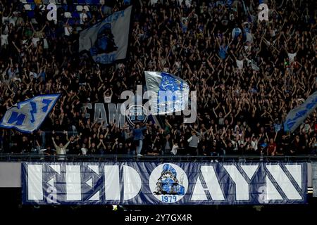 Neapel, Italien. September 2024. Napolys Anhänger beim Fußball-Spiel der Serie A zwischen Napoli und Monza im Diego Armando Maradona Stadium in Neapel, süditalien - Sonntag, den 29. September 2024. Sport - Fußball . (Foto: Alessandro Garofalo/LaPresse) Credit: LaPresse/Alamy Live News Stockfoto