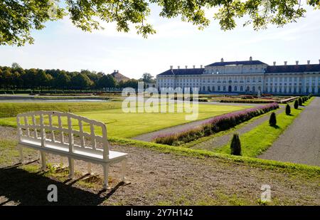 Das Schloss Schleißheim und ein großer Barockpark der königlichen Familie Wittelsbach im Dorf Oberschleißheim, einem Vorort von München, Bayern, Germa Stockfoto