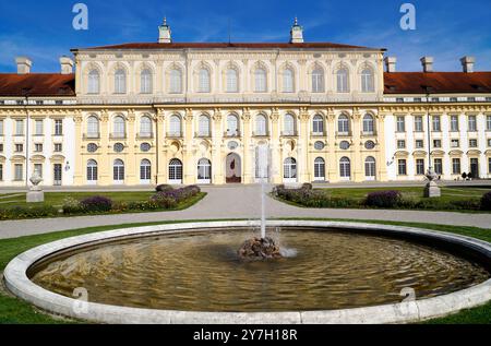 Das Schloss Schleißheim und ein großer Barockpark der königlichen Familie Wittelsbach im Dorf Oberschleißheim, einem Vorort von München, Bayern, Germa Stockfoto