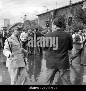 DEMONSTRATIONSMASSENVERSUCH IN DEN BEZIRK BEYOGLU IN ISTANBUL, TÜRKEI / ; 31. AUGUST 1964 Stockfoto