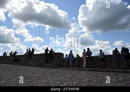 Vilnius, Litauen - 22. Juli 2024: Ein Volk in der Vilnius-Burg. Stockfoto