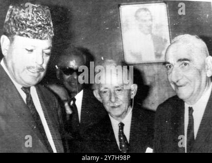 PRÄSIDENT PAKISTANS AYUB KHAN MIT TÜRKISCHEM PREMIER INONU ISMET IN ISTANBUL / ; 20. JULI 1964 Stockfoto