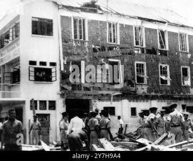 26 MAI EXPLOSIONEN NACH BOMBARDIERUNG DES HAUPTQUARTIERS DER JAGANS PEOPLE PROGRESSIVE PARTY IN GEORGETOWN BRITISCH-GUAYANA; 20. JULI 1964 Stockfoto